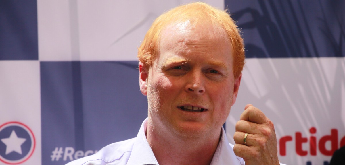 Particular fondo de pantalla de Rojo Edwards no pasó desapercibido en contacto con 