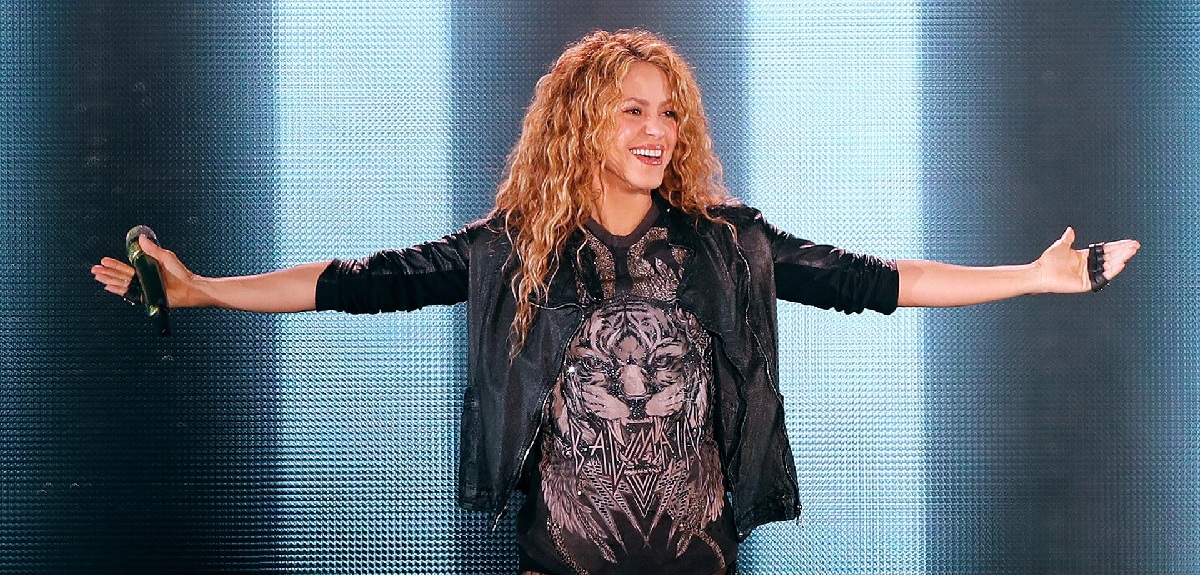 Fotografían a Shakira con un misterioso hombre en medio de sus vacaciones en España