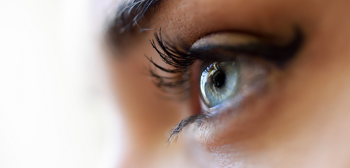 Mujer se sometió a trasplante de córnea de asesino y comenzó a tener experiencias sobrenaturales