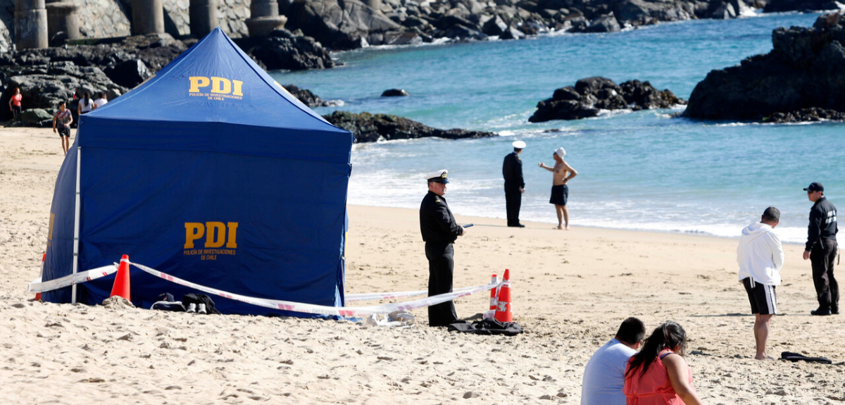 Un adulto y dos niñas mueren ahogados en playa de El Quisco: otras 3 personas fueron rescatadas