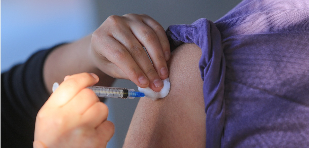 COVID-19: vacunan por error con doble dosis de Sinovac a niños de 2° Básico en colegio de Las Condes