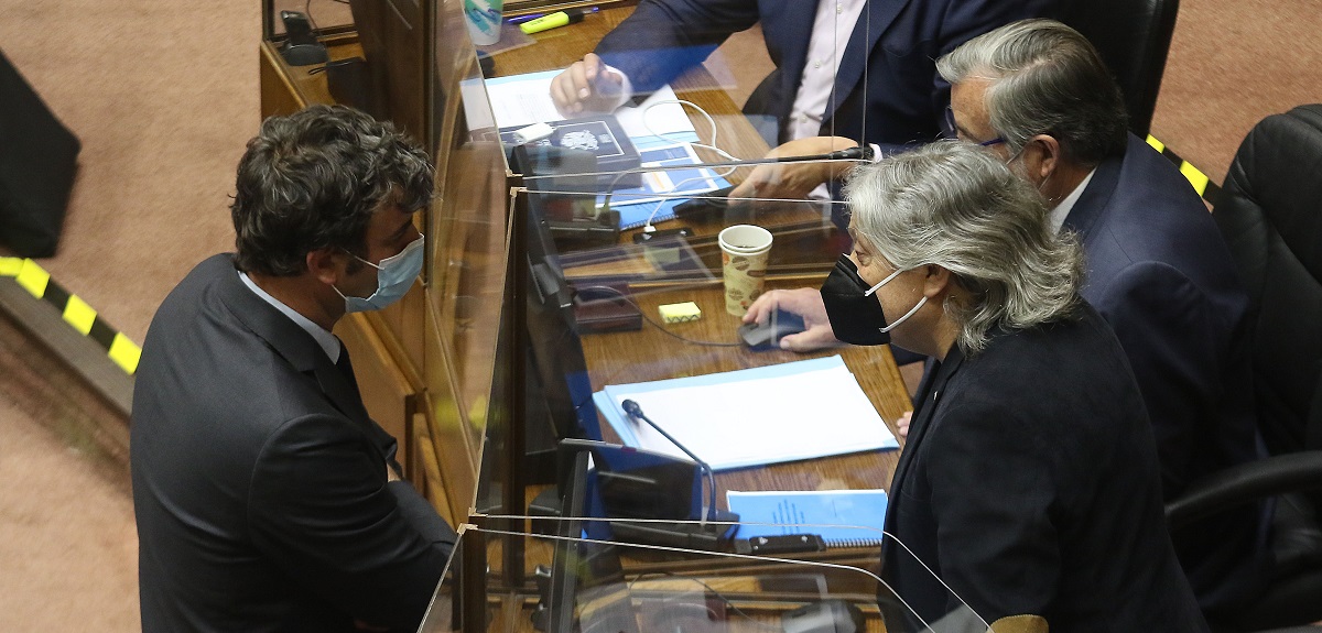 Diputados acusadores y defensa expusieron argumentos ante acusación constitucional contra Piñera