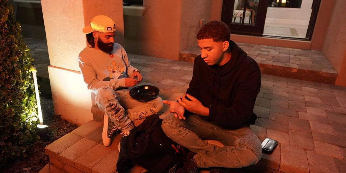 El gran dolor de Arcángel: su hermano falleció en grave accidente de tránsito en Puerto Rico