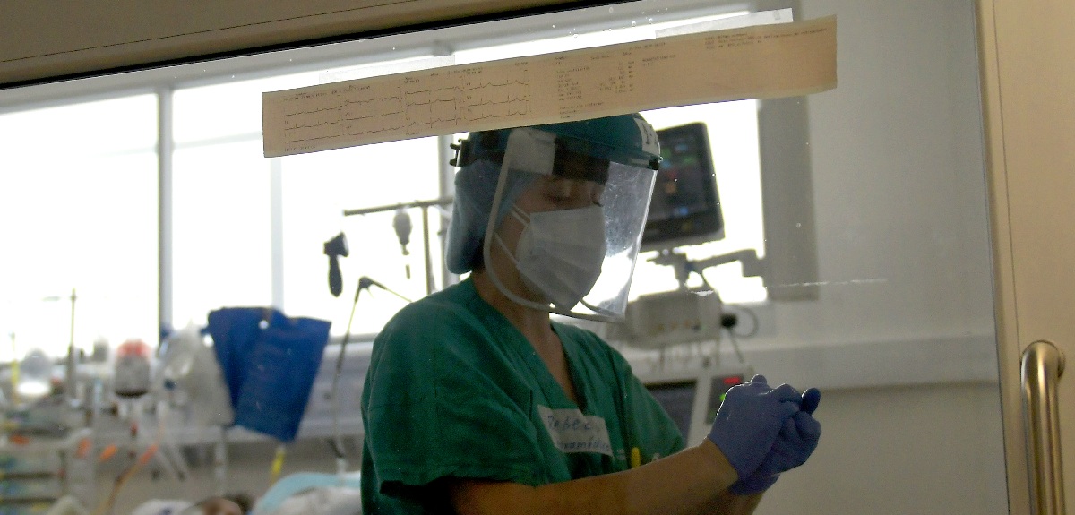 Reportan 1.831 nuevos contagios de COVID-19: 11 regiones disminuyen sus casos en últimas 2 semanas