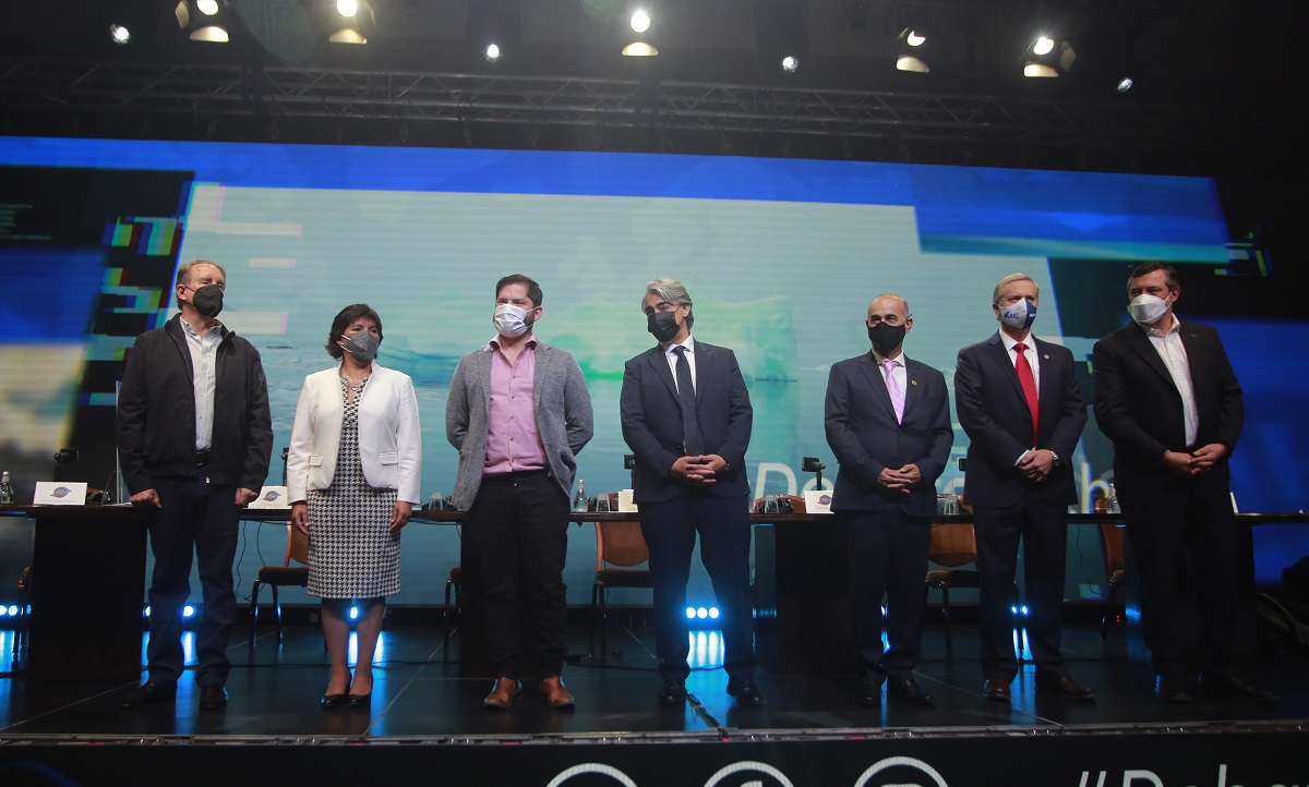 A la espera del PCR de Boric: Sichel y ME-O se suman a Kast y suspenden actividades