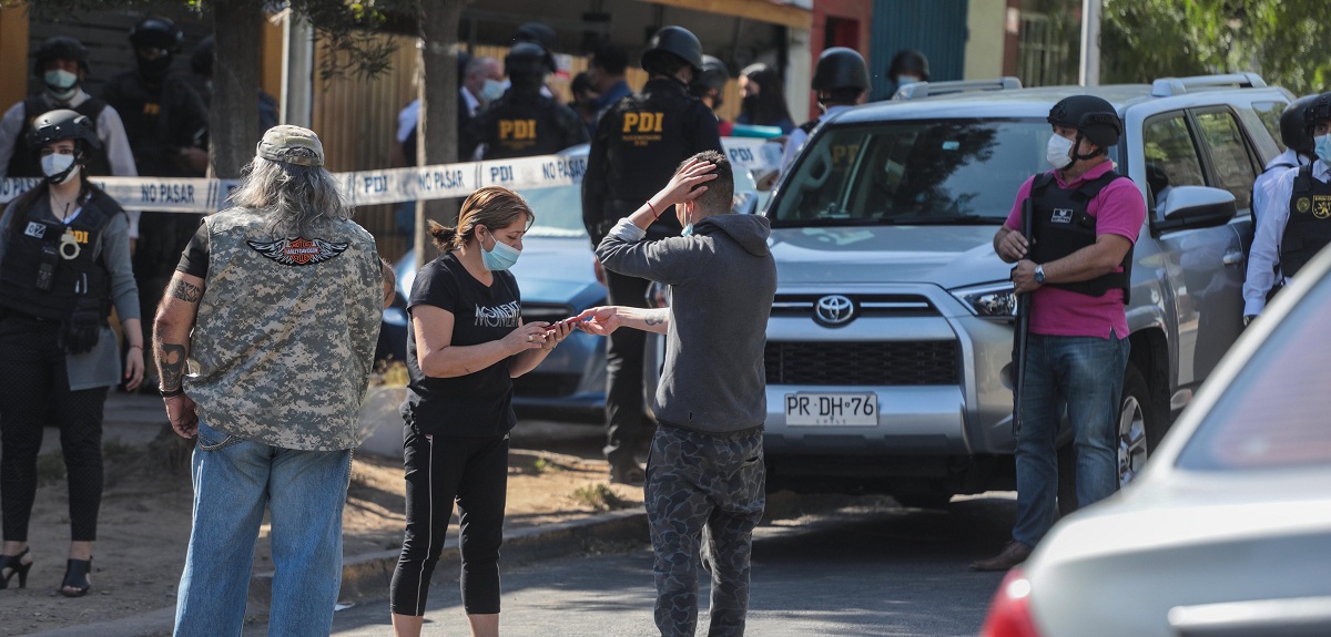 Brutal caso en Conchalí por hombre parapetado: PDI asegura que hubo un doble suicidio