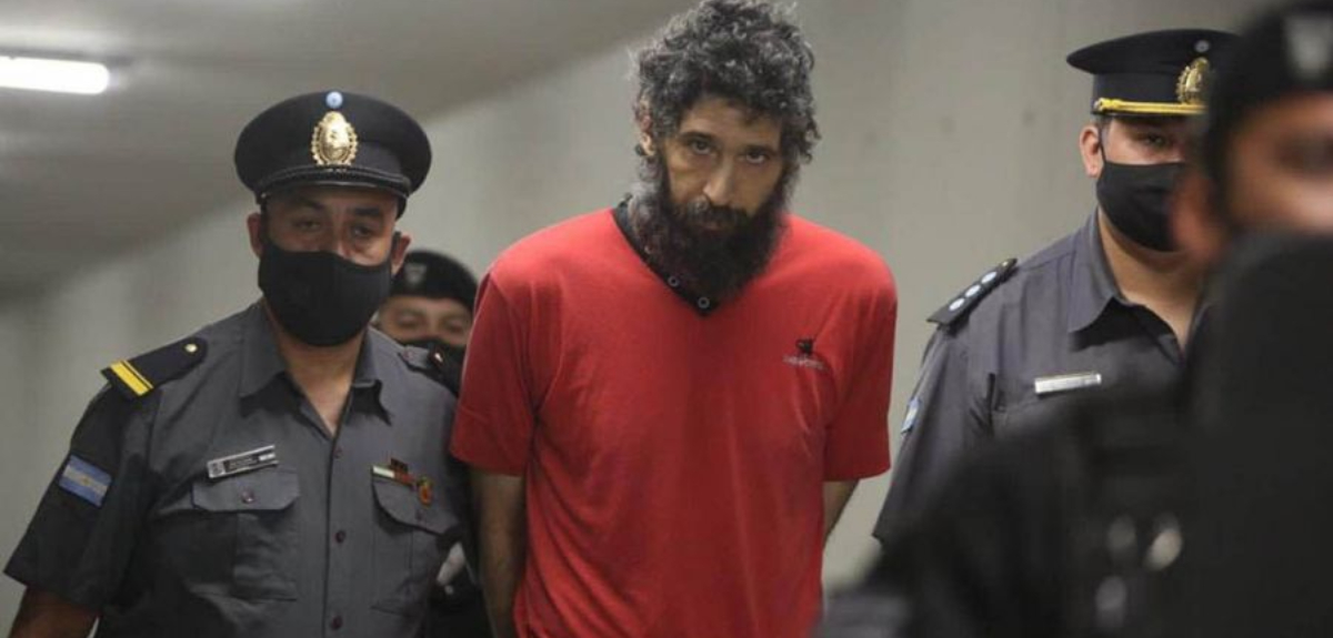 Condenan a prisión perpetua al 'hombre gato' por los femicidios de su madre y tía en Argentina