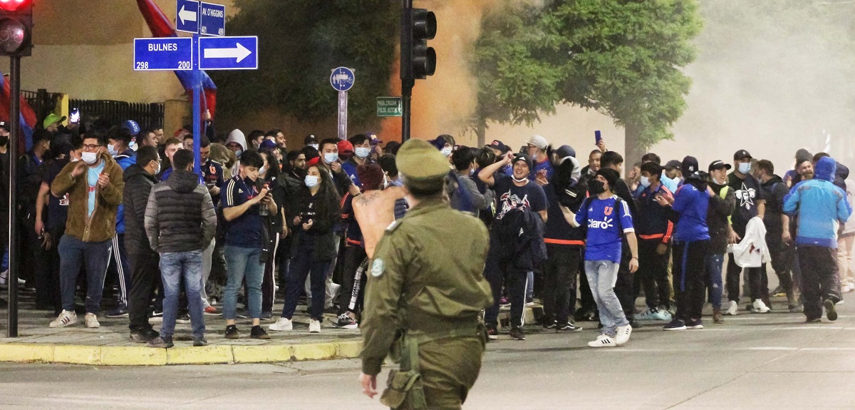 Hincha de la 'U' herido por explosión de fuego artificial durante banderazo habría perdido un ojo