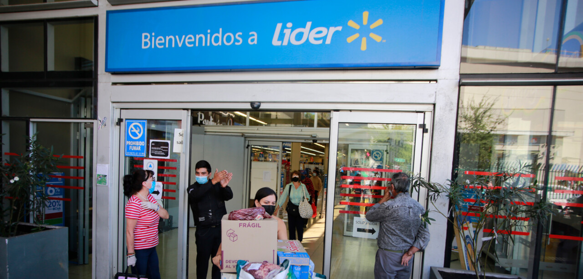 Lider deberá pagar más de $10 millones a clienta que sufrió robo de su auto en estacionamiento