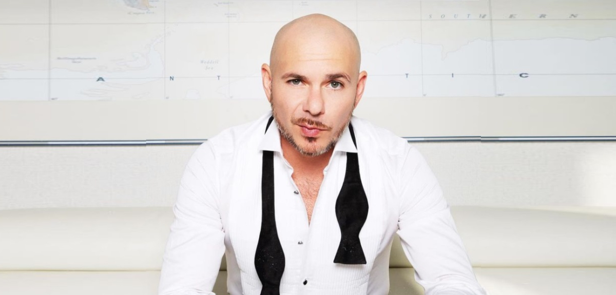 ¿Cambio de look? Fotografías virales muestran por primera vez a Pitbull con cabello largo