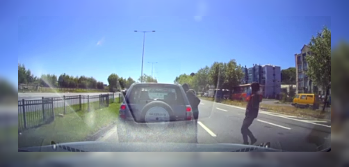 Video capta momento exacto en que delincuentes intentan robar a un vehículo detenido en Concepción