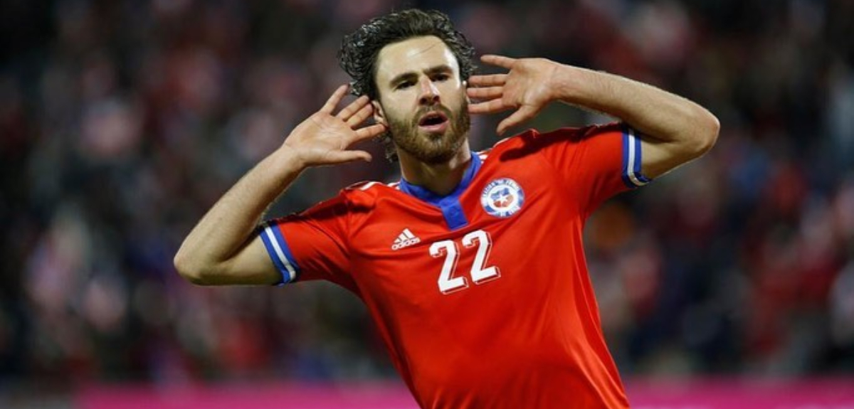 La comentada postal navideña de Ben Brereton: posó con sus padres, hermano y novia