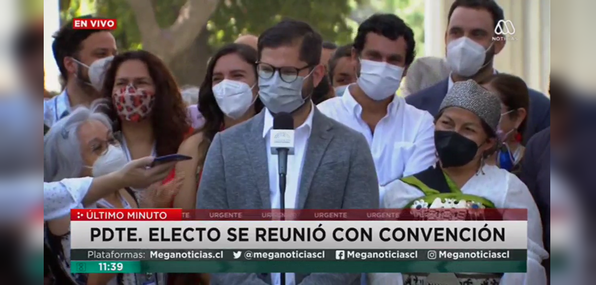 Broma de Boric a periodista de Mega sacó carcajadas en conferencia: 