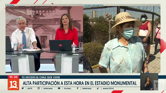 Particular look de periodista sacó aplausos
