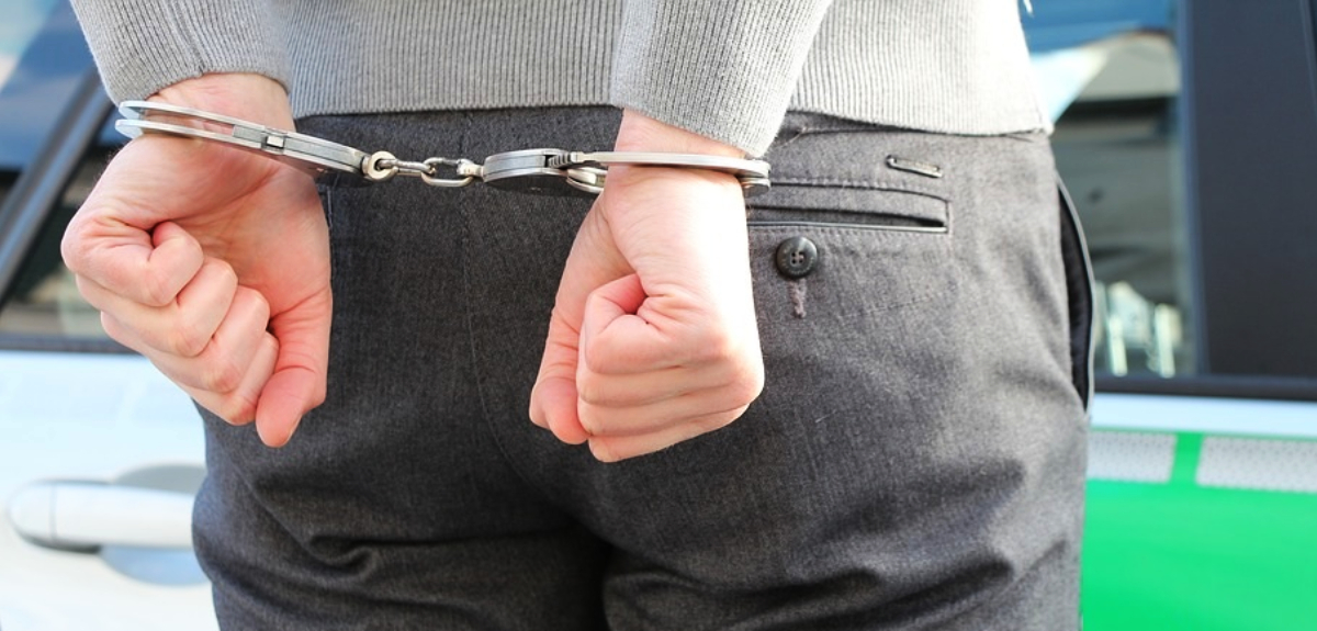 Padres entregaron a su hijo de 17 años a la PDI: joven participaba en portonazos y encerronas