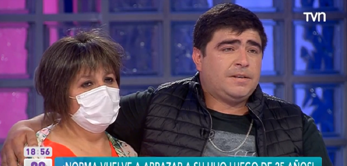 Hijo se reencontró con su madre tras 25 años: hombre la buscó gracias a historia de Carmen Gloria