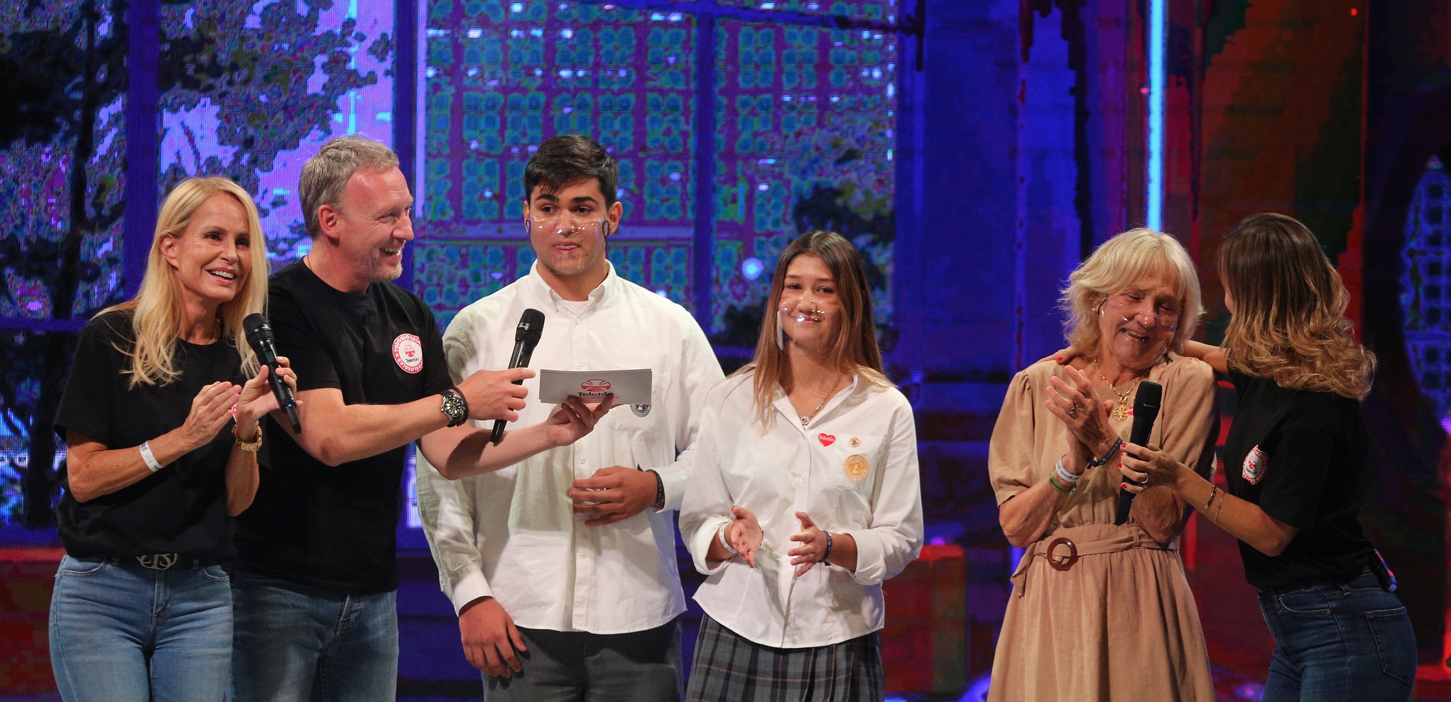 Diana Bolocco se reencontró con su profesora en Teletón: colegio hizo millonaria donación