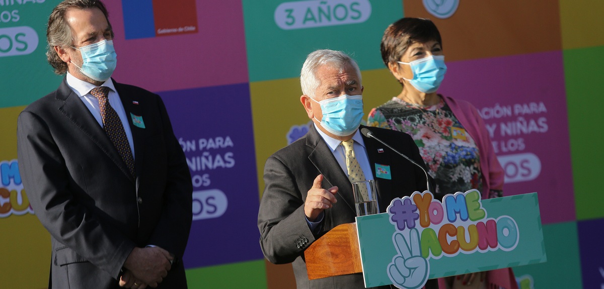 Ministro Paris confirmó cuarta dosis de vacuna contra el COVID: comenzará a aplicarse en febrero