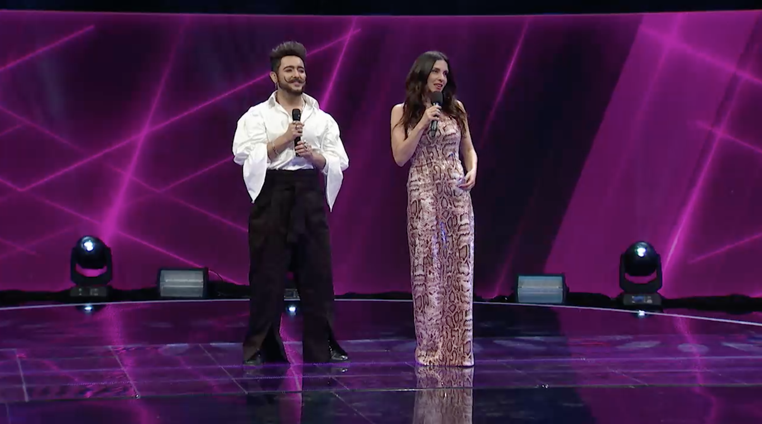 Felipe Parra como Camilo en "The Covers 2"