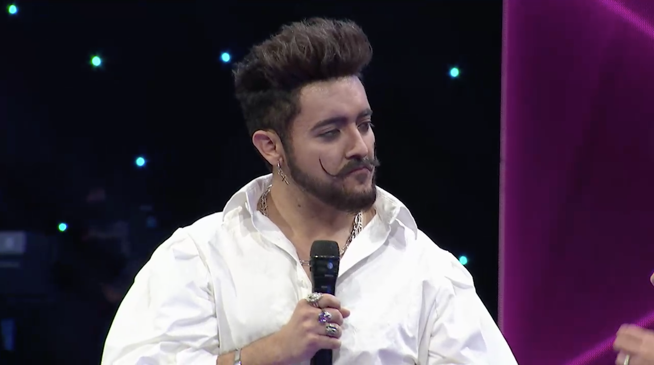 Felipe Parra como Camilo en "The Covers 2"