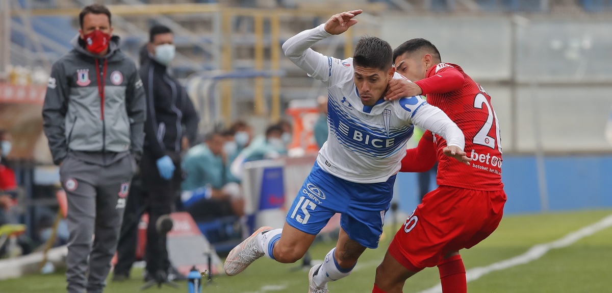 ¿Se desarma el tetracampeón? Católica confirmó salida de 3 jugadores y otros 6 negocian continuidad