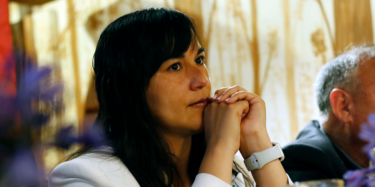 Izkia Siches acusó que adherentes de Kast pusieron en duda quién es el padre de su hija