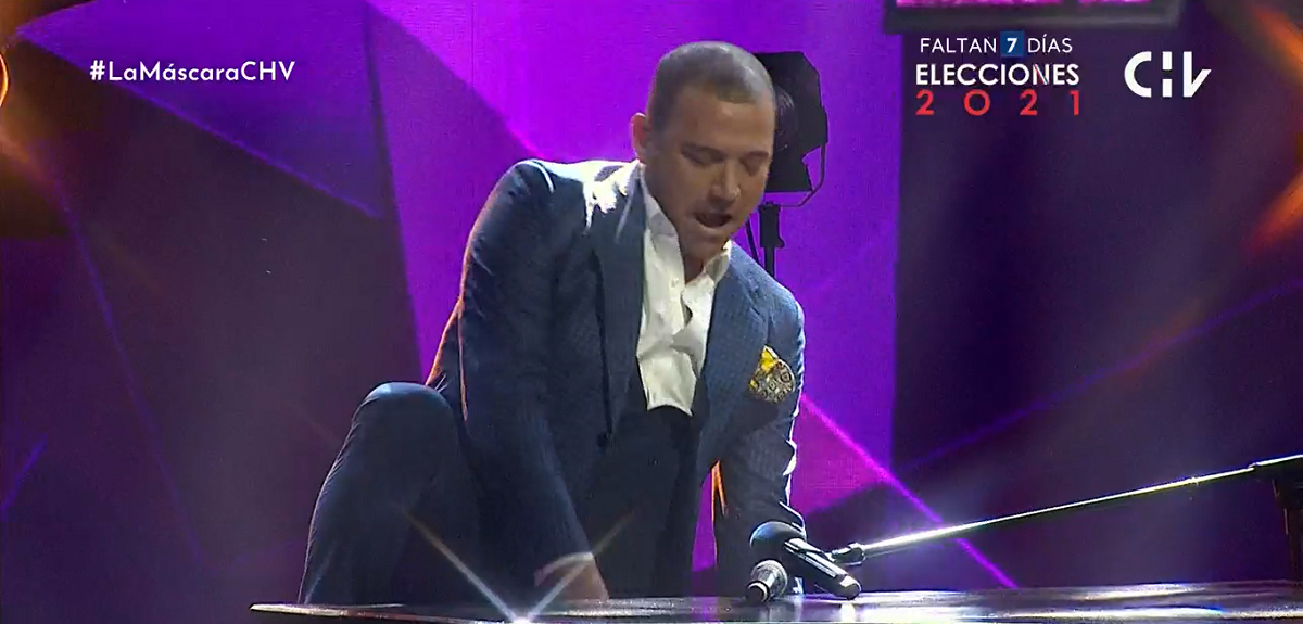 Julián Elfenbein sufrió caída en ¿Quién es la máscara?: dejó al descubierto problema de escenografía