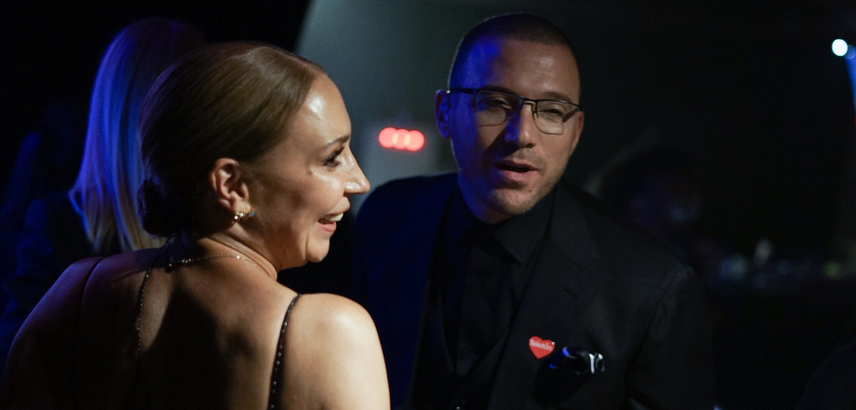 La broma de Julián Elfenbein a Karen Doggenweiler en cierre de Teletón: 