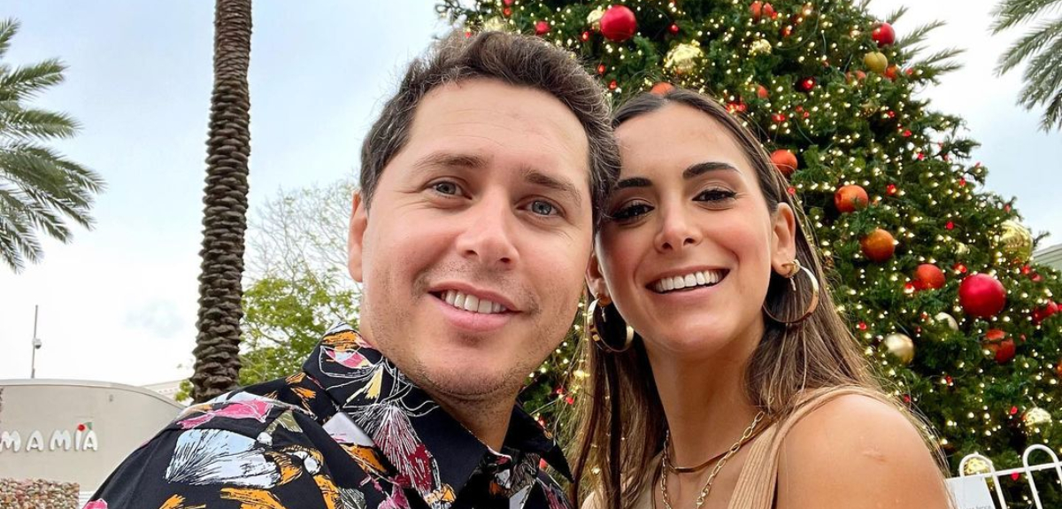 Ilusión óptica hizo parecer que Karol Lucero sale desnudo en foto con su pareja