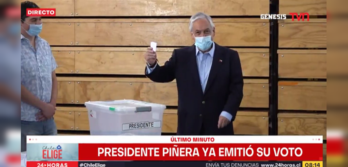 Sebastián Piñera protagonizó 'fail' durante votación: olvidó cédula de identidad en mesa de vocales