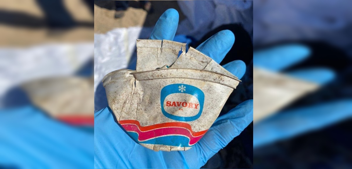 Hallan envase de helado “intacto” de hace más de 40 años en playa de El Quisco: hecho causó críticas