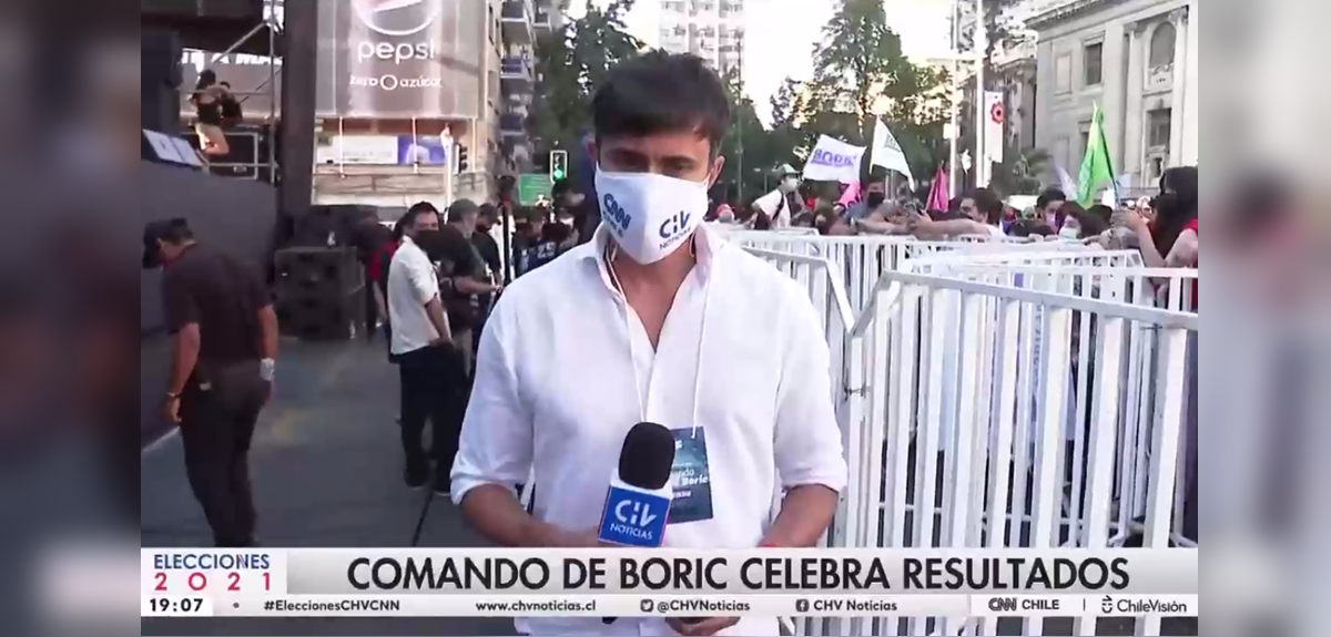 Roberto Cox alzó la voz tras burlas por cubrir acto de Boric: 