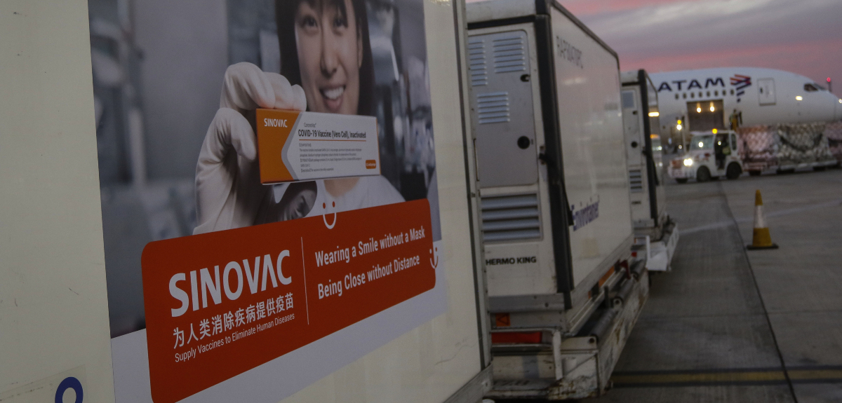 Presidente de Sinovac aseguró que vacuna CoronaVac sirve para combatir variante ómicron