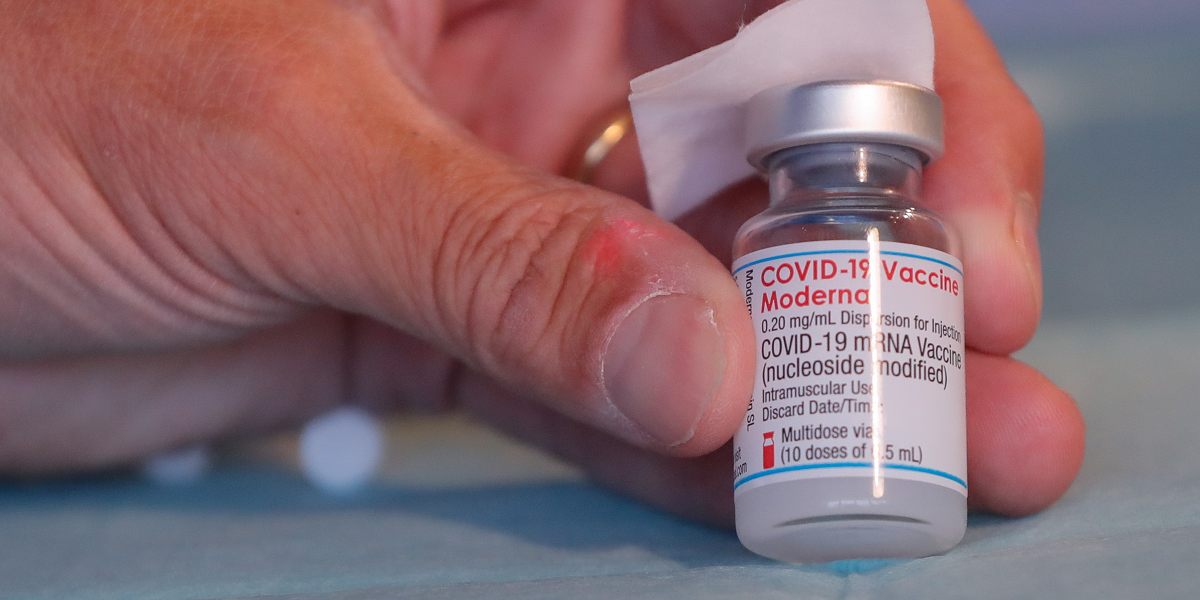 ¿Qué tan efectiva es la dosis de refuerzo frente a la variante ómicron? Moderna aclaró dicha duda