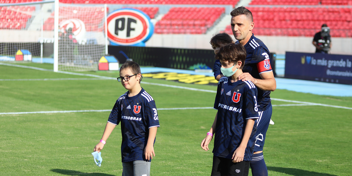 Walter Montillo compartió emotiva reacción de su hijo tras remontada de la U: “No es solo fútbol”