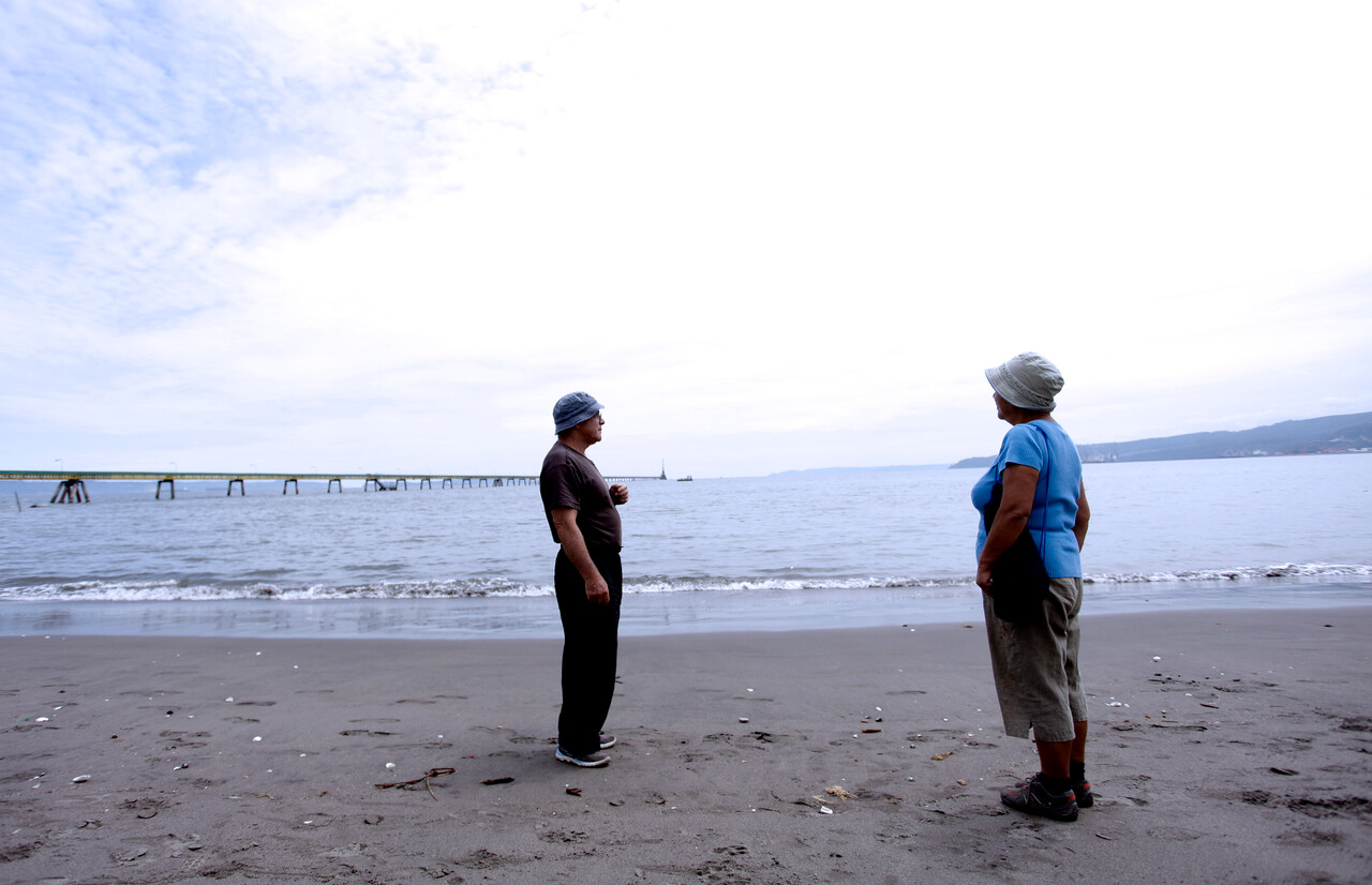 Ordenan evacuar playas: amplían Estado de Precaución a 12 regiones del país tras tsunami en Tonga