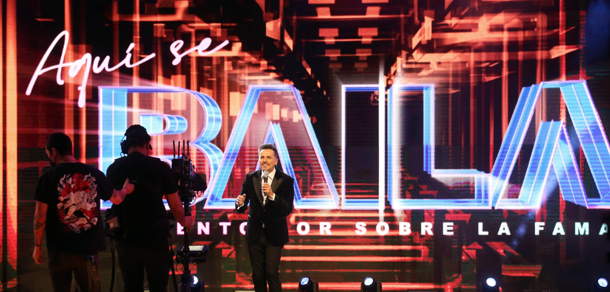 Revelan quién sería el primer famoso en abandonar el estelar 'Aquí se baila': cedió su lugar