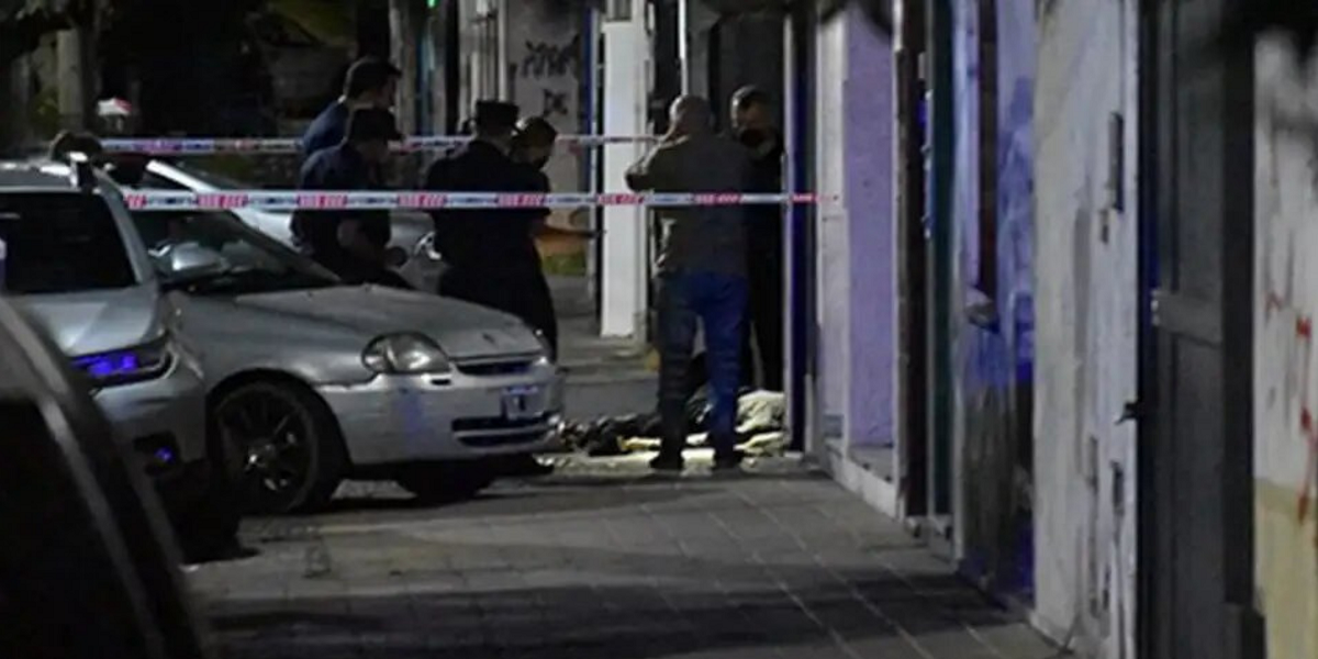 Ladrón intentó asaltar a dos jubilados y terminó muerto tras dispararse accidentalmente en la pierna