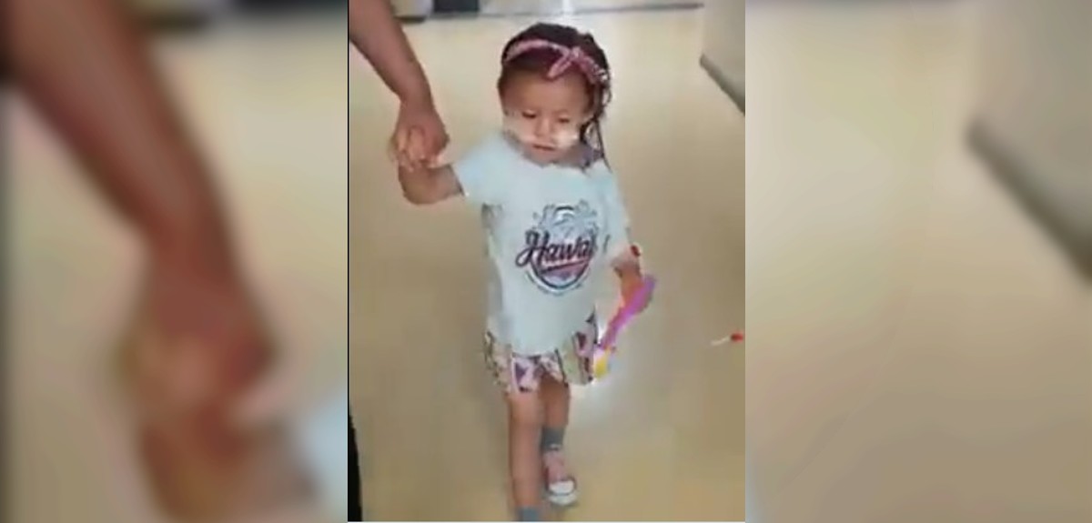 Niña que recibió disparo en feria navideña volvió a caminar: 