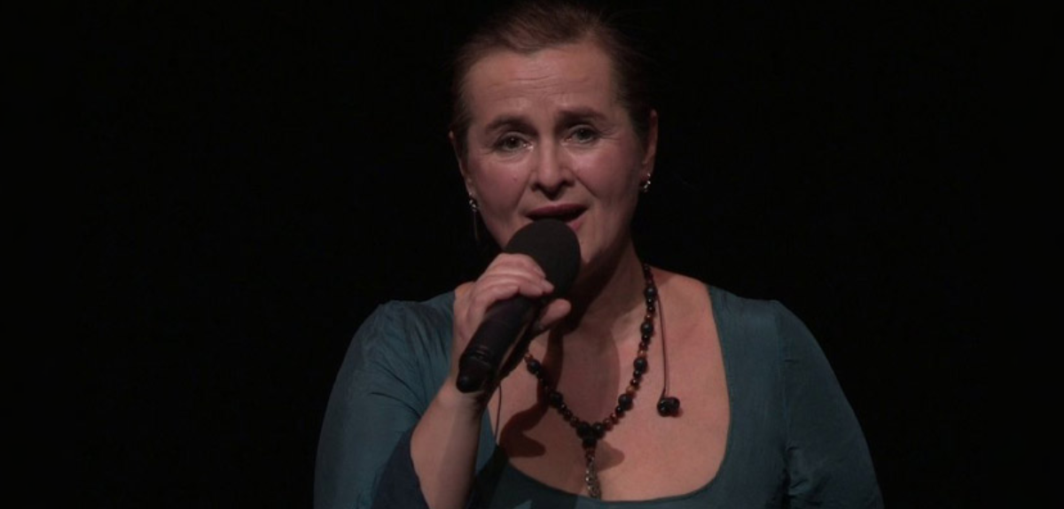 Cantante antivacuna falleció tras contagiarse a propósito de COVID para obtener pase sanitario