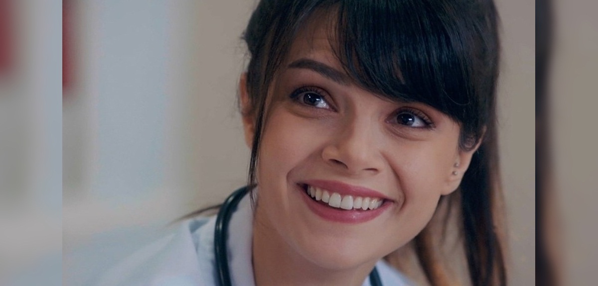 Sunem Ünsal, la joven actriz que brilla en Doctor Milagro: es licenciada en literatura y superó TOC