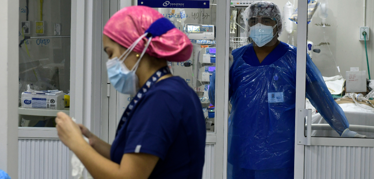 Expertos plantean vacunación obligatoria y proyectan posible colapso de UCI ante aumento de casos