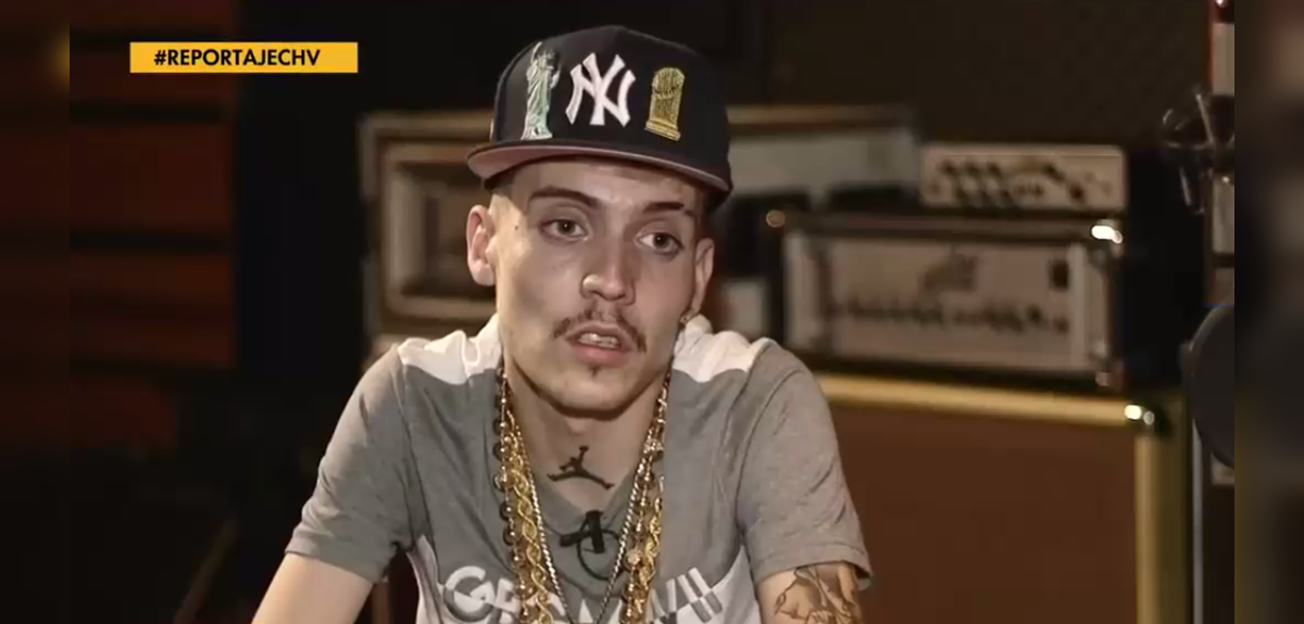 Detalle en entrevista a Marcianeke en CHV Noticias llamó la atención de televidentes