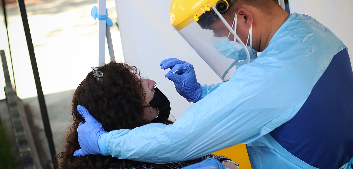 Minsal reportó 35.038 contagios de COVID este domingo: casos activos bordean los 140 mil