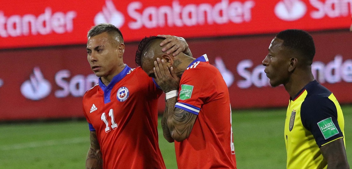 Problemas en la 'Roja': Vidal recibió castigo por expulsión ante Ecuador y habrá partido sin público