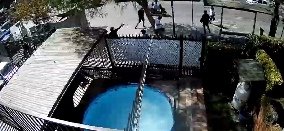 Mujer sacó $43 millones del banco para pagar vacaciones y sufrió asalto mientras esperaba locomoción