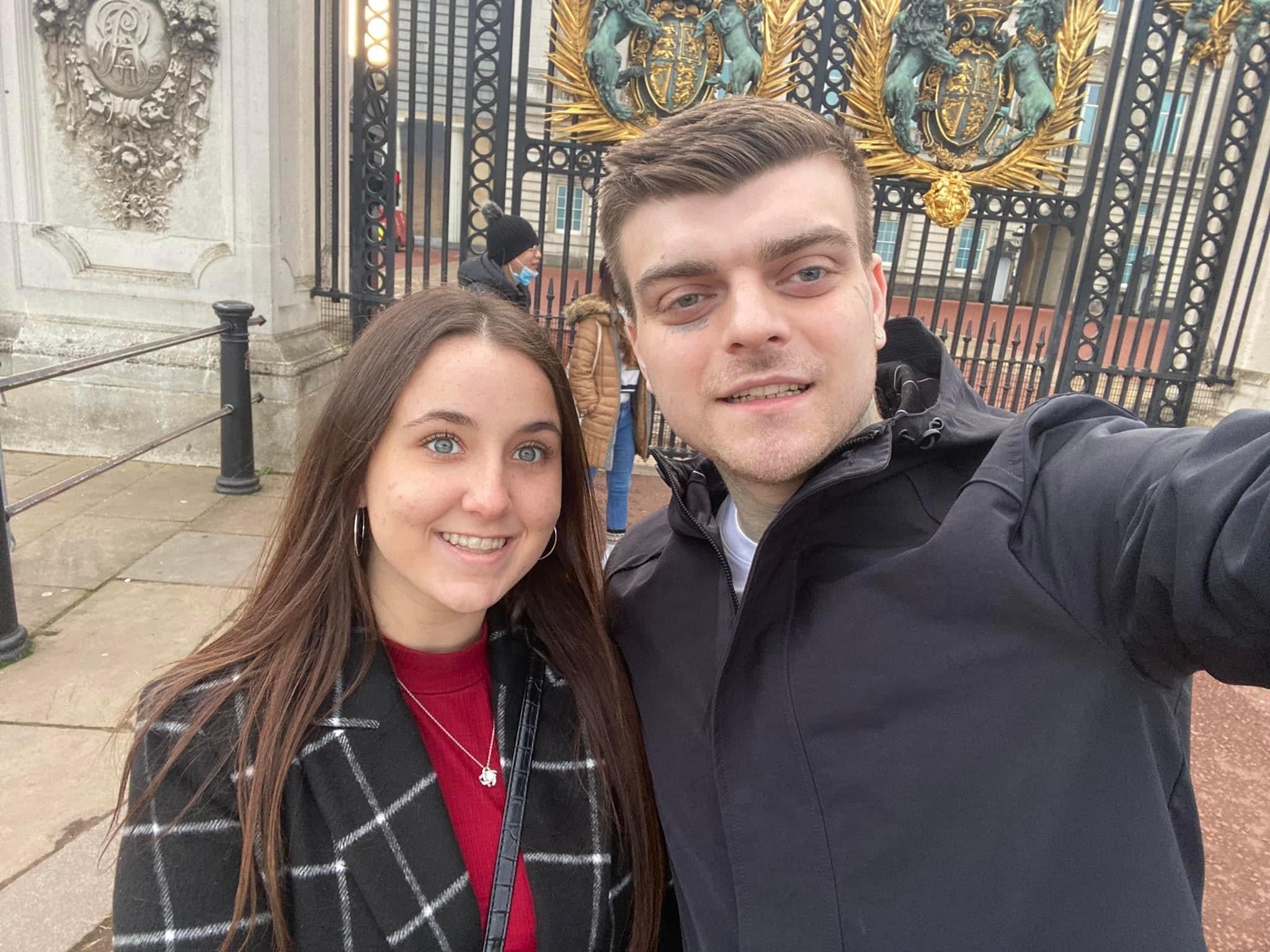 Joven viajó desde Canadá a Inglaterra para ver en persona a novio que conoció en red social: fue asesinada