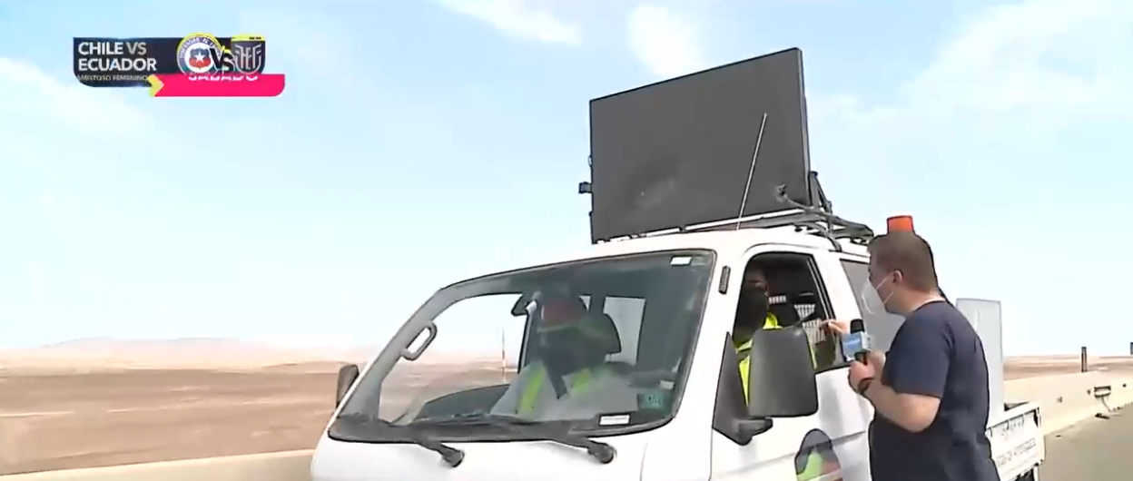 Notero de CHV increpó a trabajadores de autopista: 