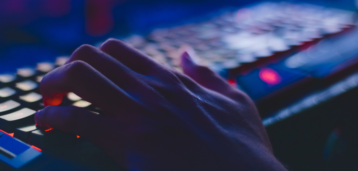 Anonymous le 'declaró la guerra' a Putin: páginas web institucionales rusas sufrieron ciberataque