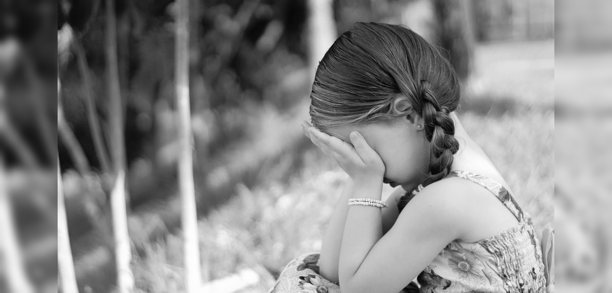 Hallan con vida a niña desaparecida en 2019 en EEUU: estaba en una pieza secreta bajo una escalera